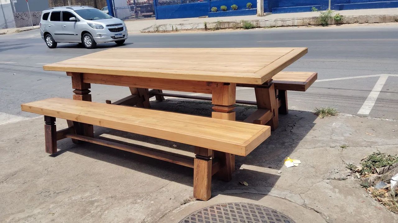 Mesa de madeira rústica 