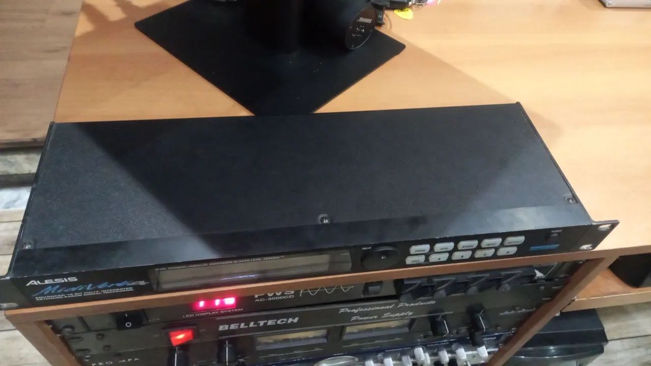 Processador de Efeitos Alesis MidiVerb 4 - Foto 4