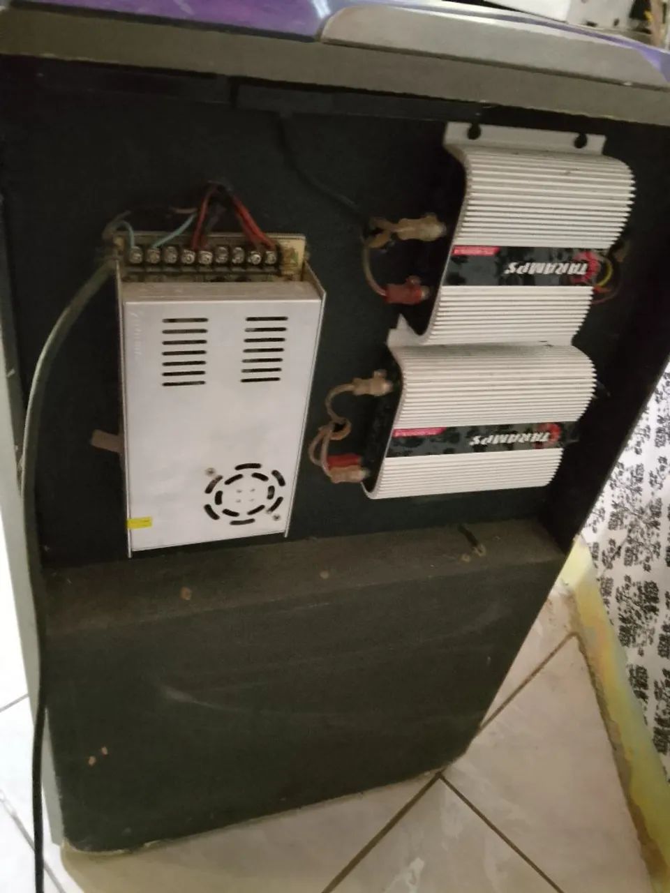 Vendo uma caixa de som uma de uma 6x9 uma corneta uma muita 2modulo e uma mesa - Foto 5
