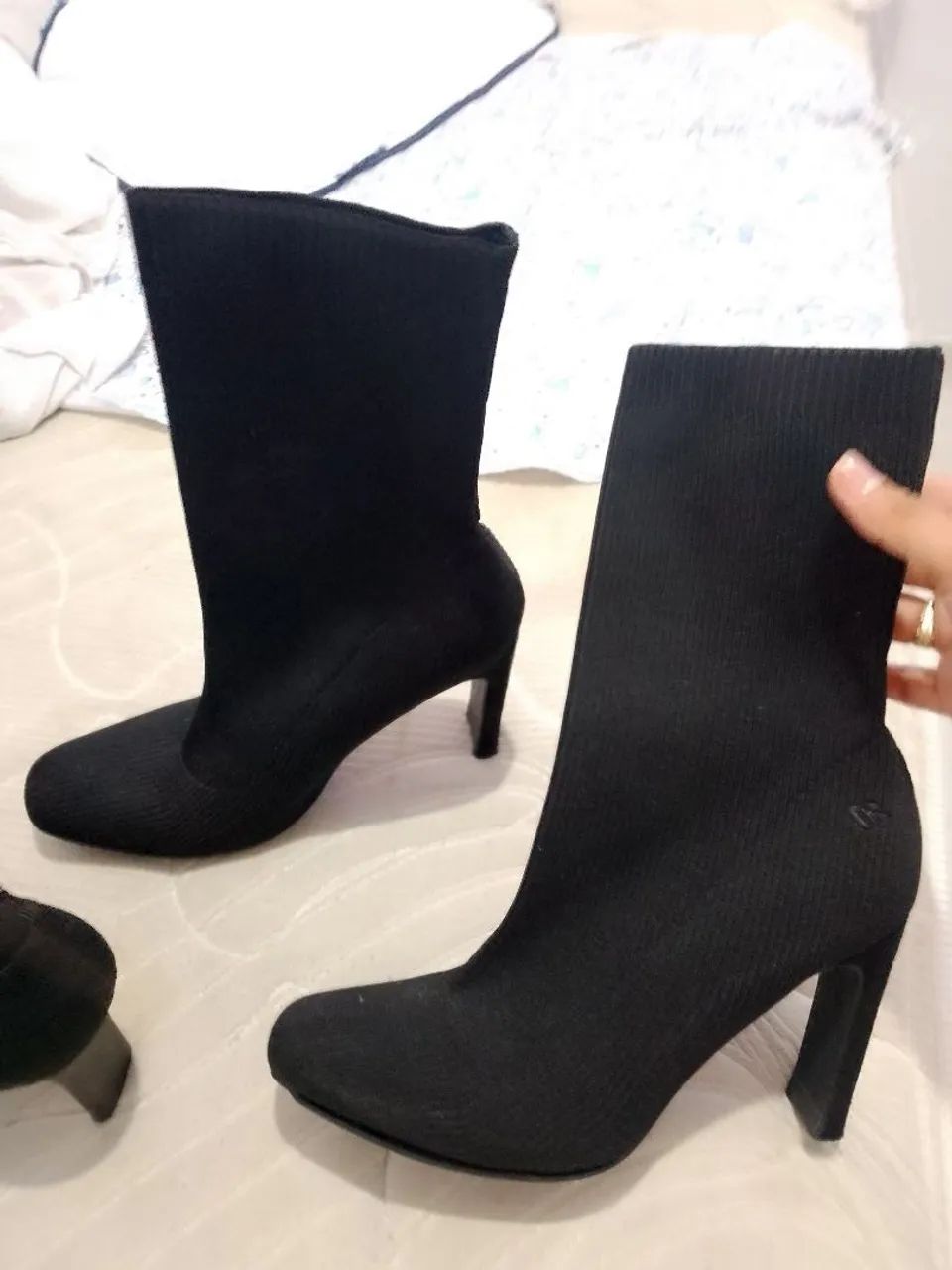 Botas 34 e 37 - Foto 2