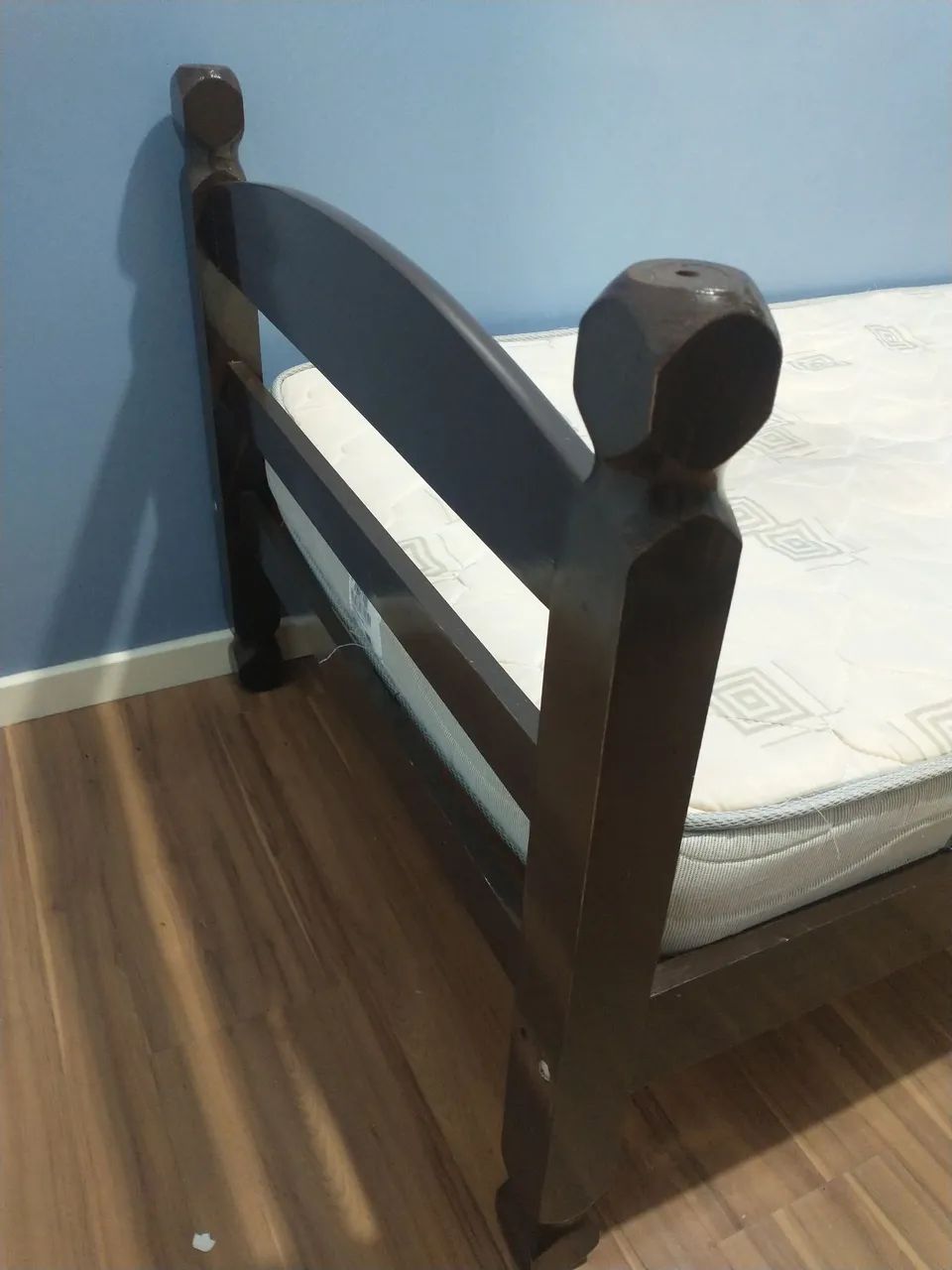 Cama de solteiro + colchão 