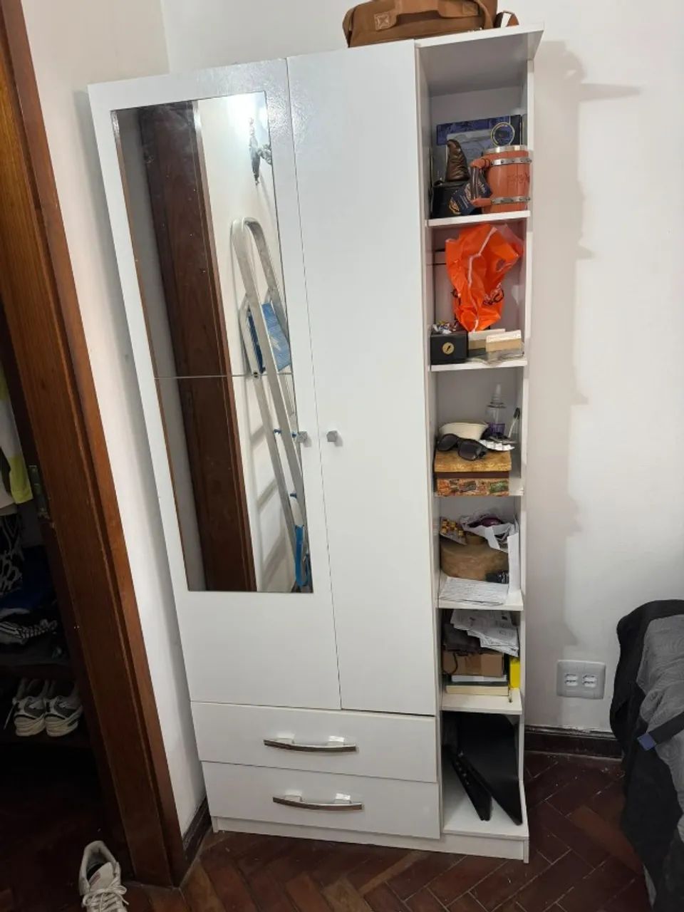 Armário com patreleiras