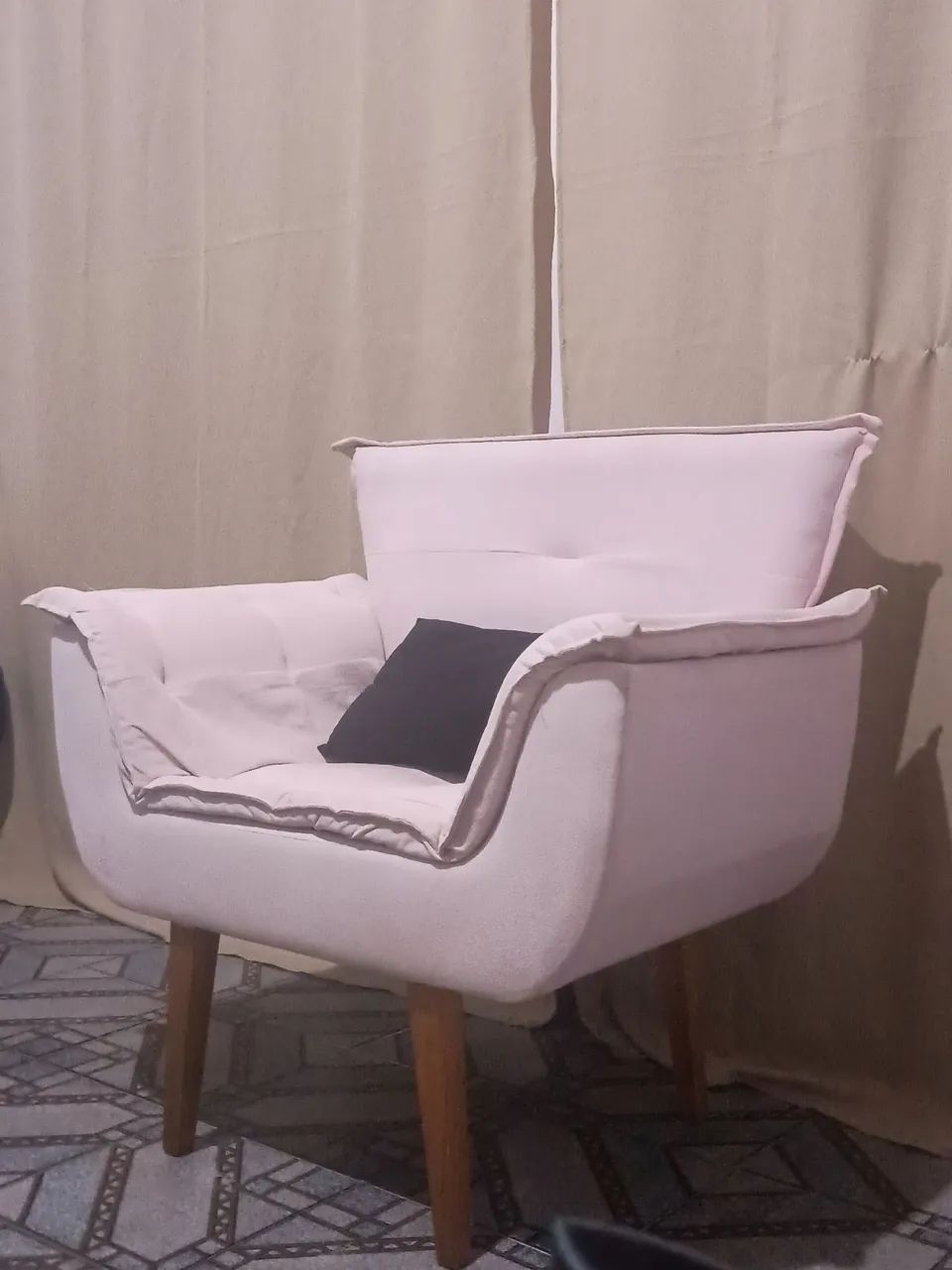 Vende-se uma poltrona 