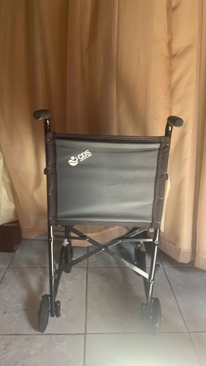 Cadeira de rodas - Foto 3
