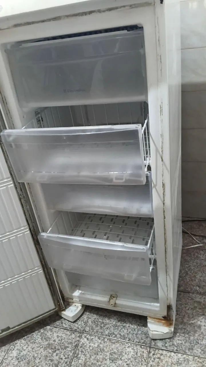 Freezer Electrolux usado - Foto 4