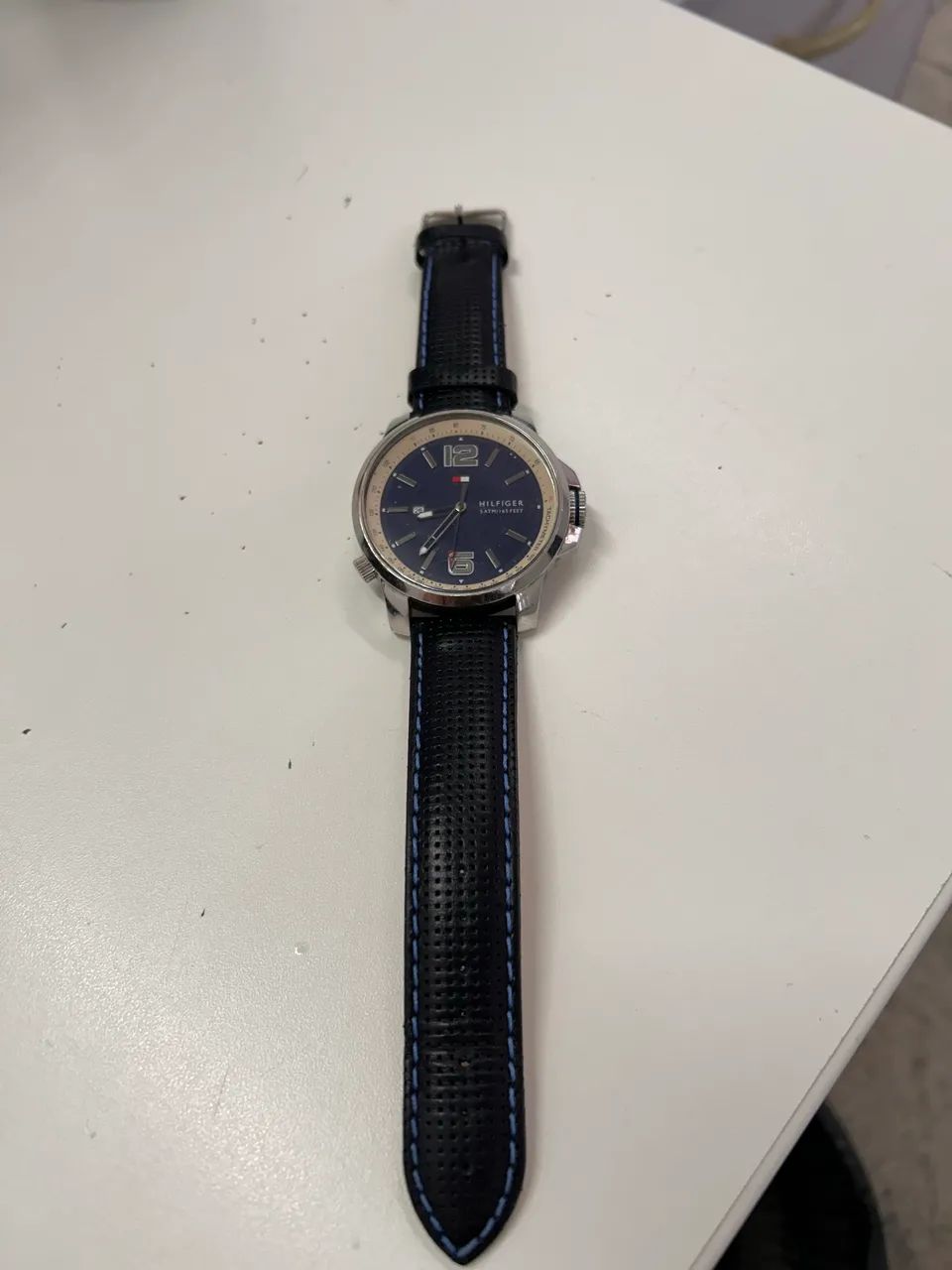 Relógio Tommy Hilfiger em aço com pulseira de couro - lindo 