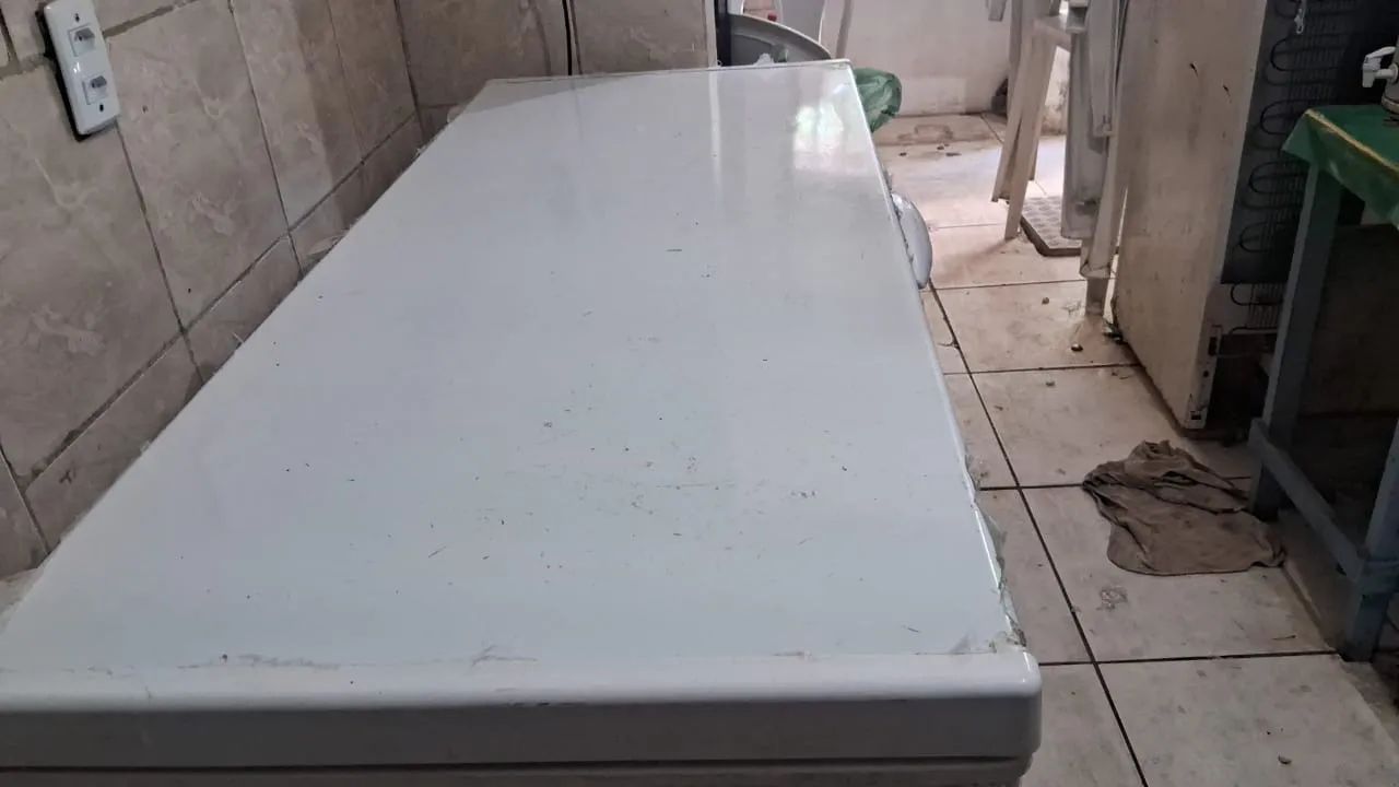 Freezer semi-nova