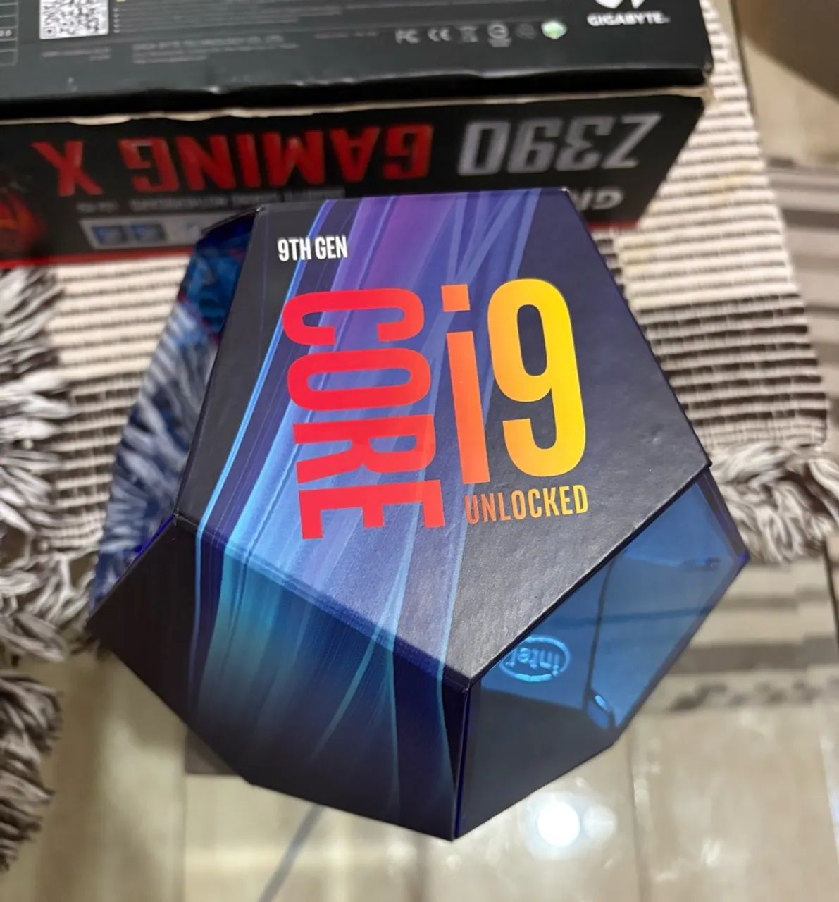 Kit placa Mãe Gigabyte Z390+I9900k