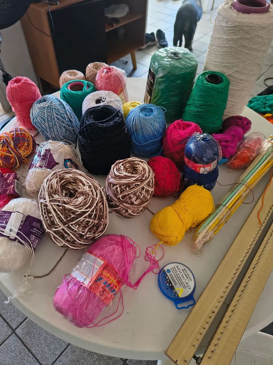 Kit croche (rolos de linha e tear de pregos)