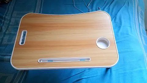 Mesa de cama para Notebook e alimentação 