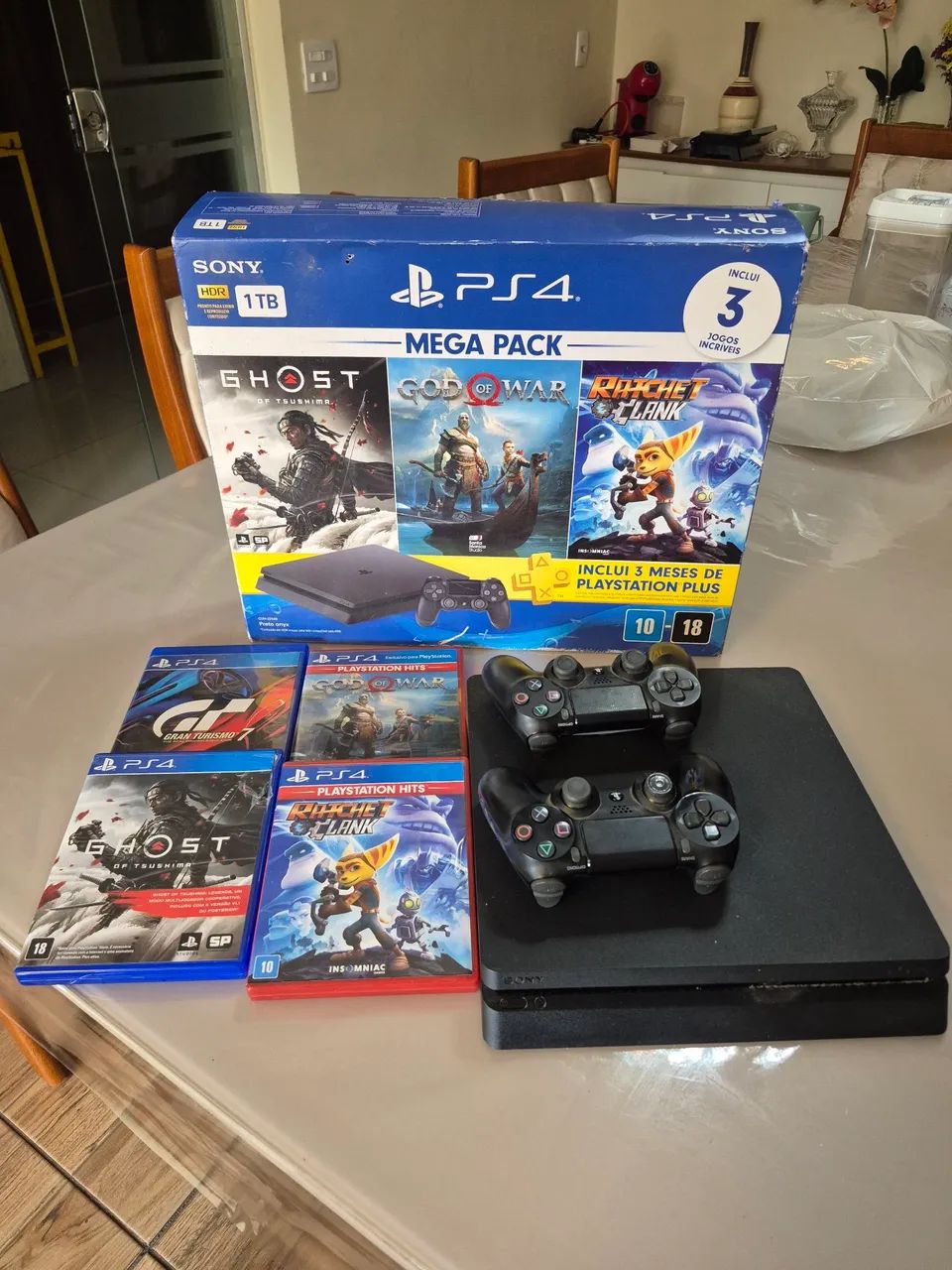 Vendo PS4 com 2 controles 4jogos - Foto 2