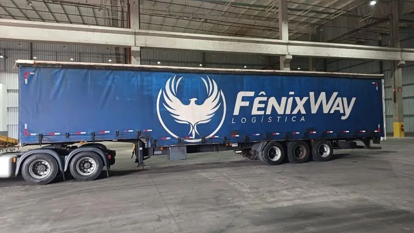 Carreta Sider Rebaixada Com Pneu - Foto 2