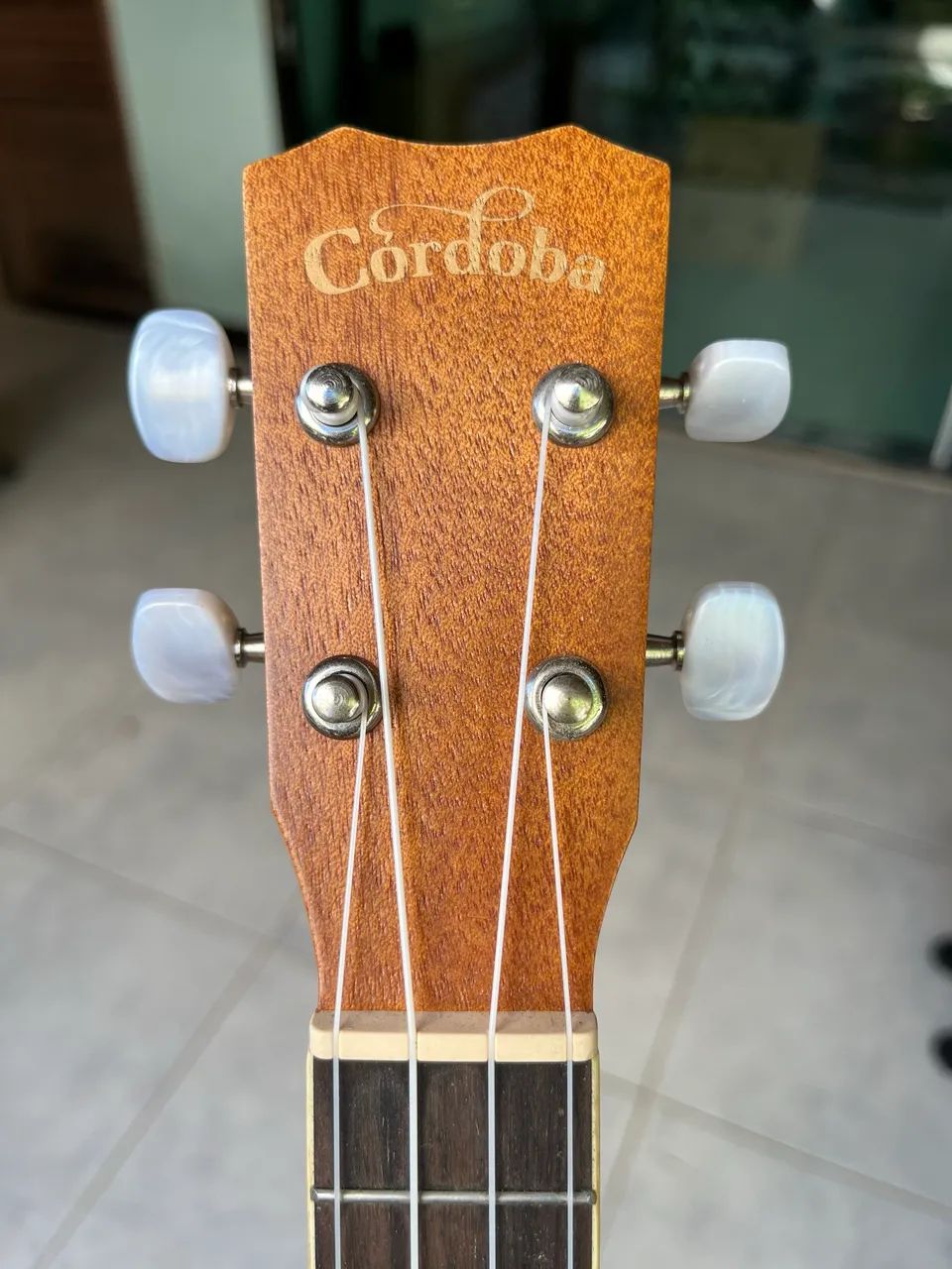 Ukulele profissional Córdoba 15SM Soprano com Bag Acolchoada Preta - Foto 5