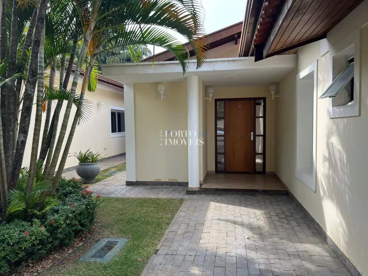 Casa para locação no Chácaras Gramado, com 4 suítes.