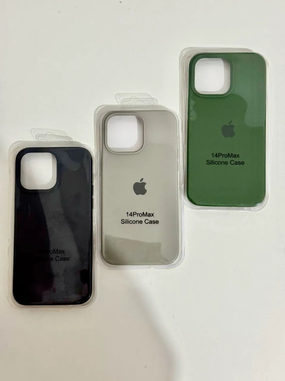 Capinhas iPhone 14 Pro Max (valor é incluso as 3)