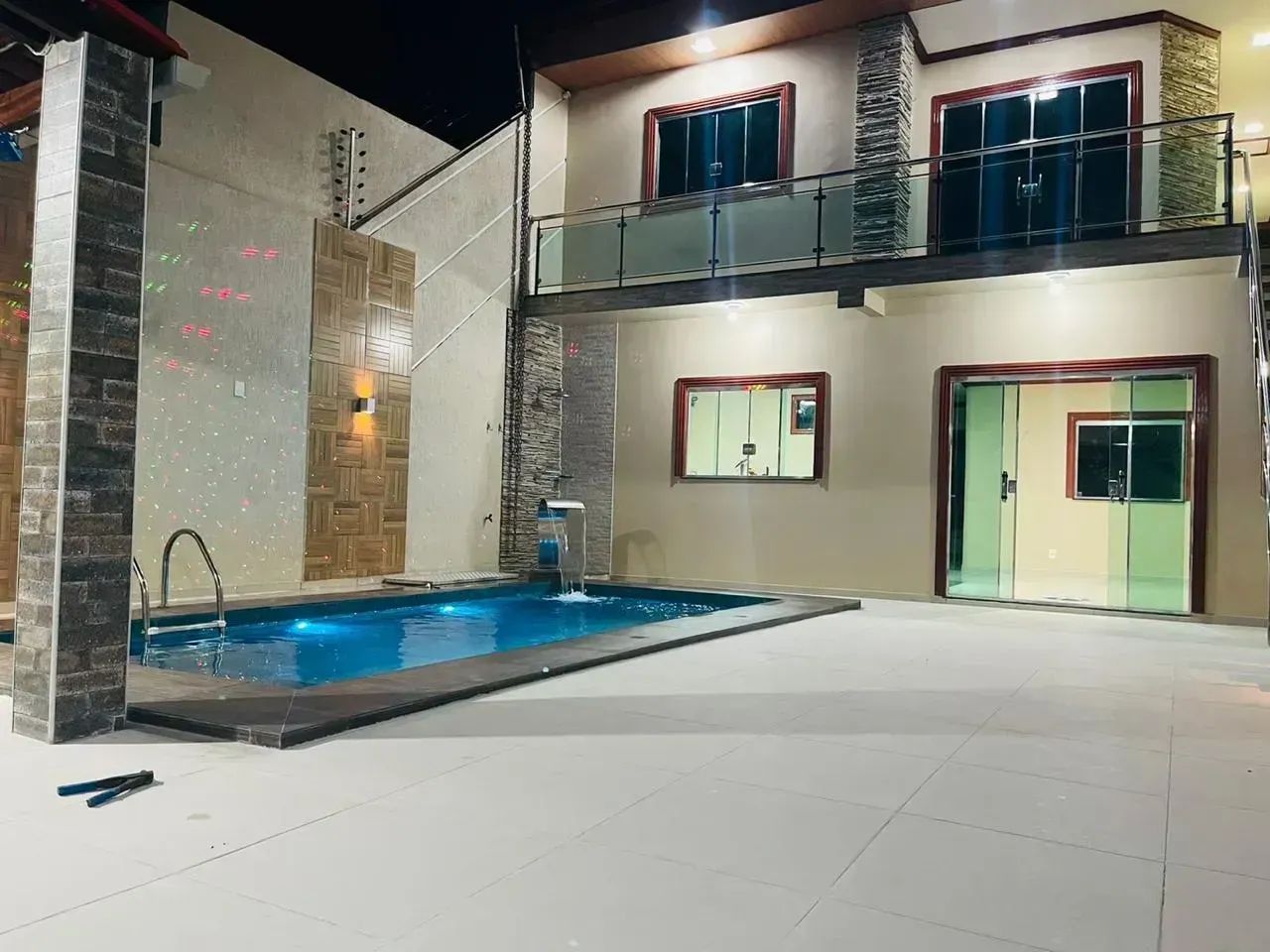 LINDA CASA COM 5 QUARTOS NA CIDADE NOVA