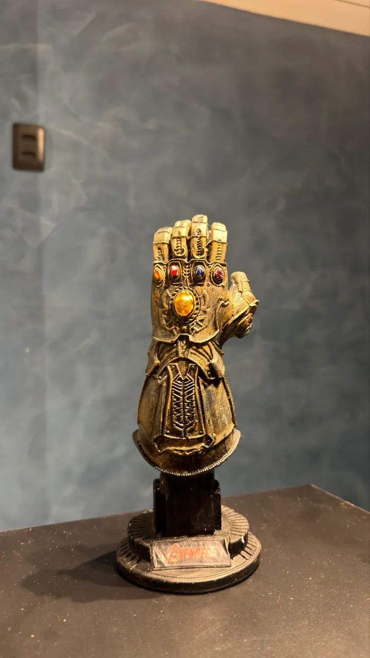 Manopla do Thanos escultura perfeita para qualquer lugar