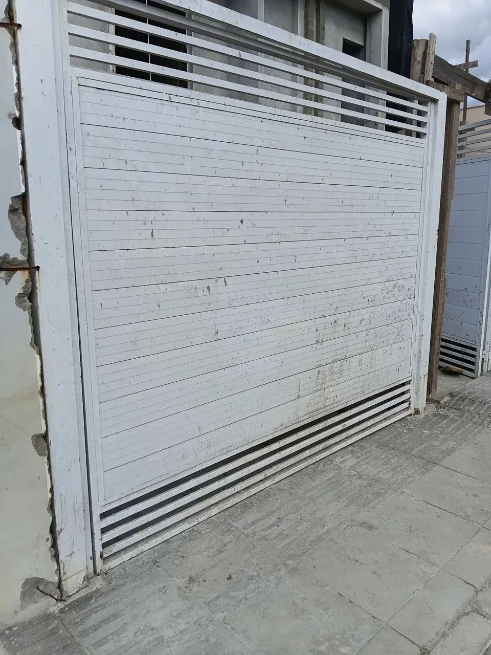 Portal elevadico e porta 