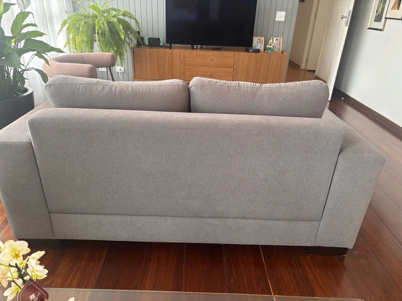 Sofá Cecilia Dale 2 Lugares Cinza - Confortável e Bem Conservado - Foto 3