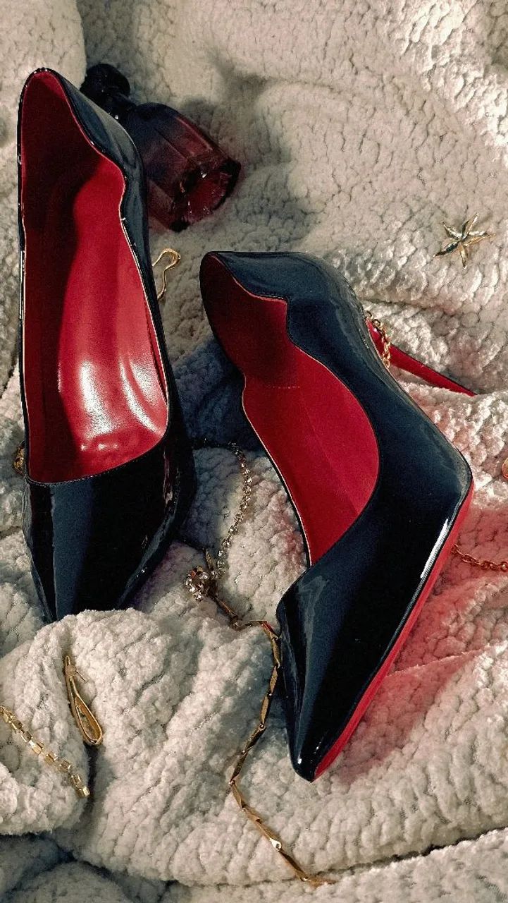 Salto alto Scarpin Louboutin 
