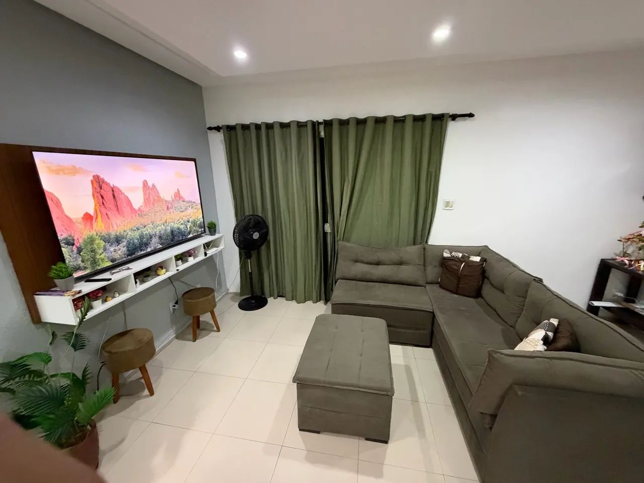 Sala Conpleta  com Rack , sofá e Televisor  - Foto 2