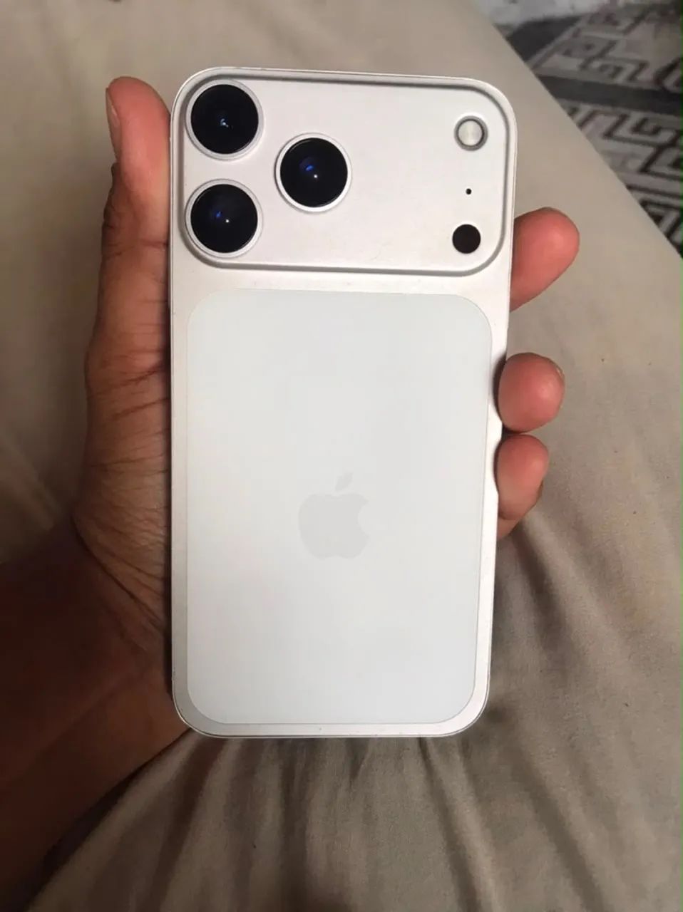 VENDO IPHONE XR NA CARCAÇA DO 17 PRO 64 Gb!! - Foto 3