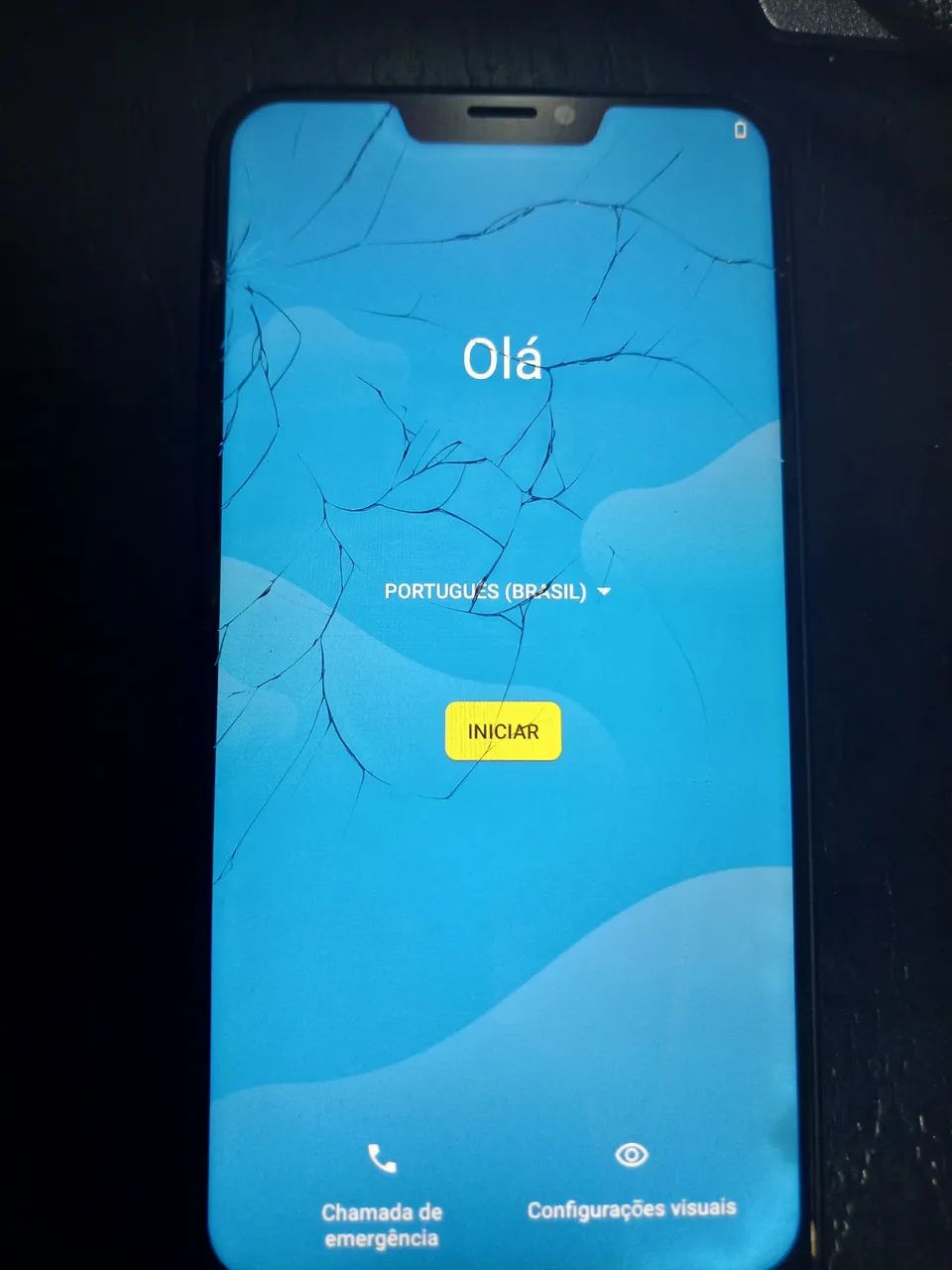 Celular Lenovo Z5 com o vidro rachado 