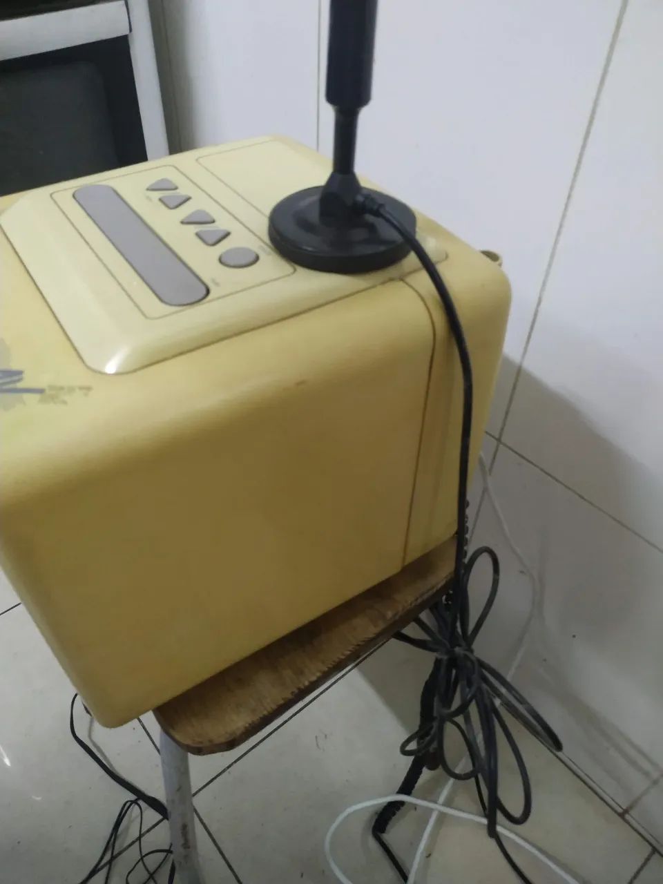 Televisor Toshiba 10 polegadas com controle remoto - Foto 3