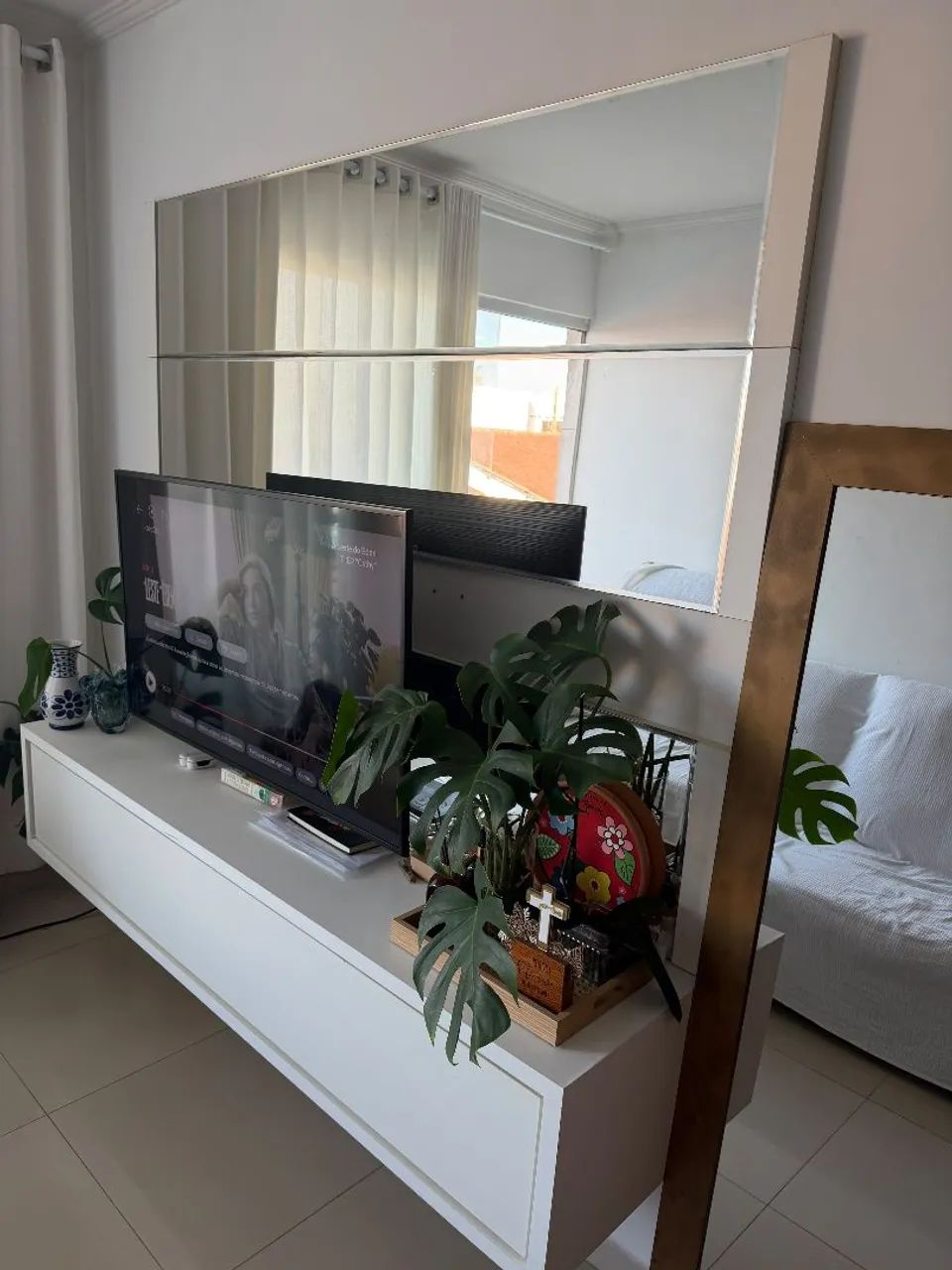 Painel  MPF sala com hack e espelhos
