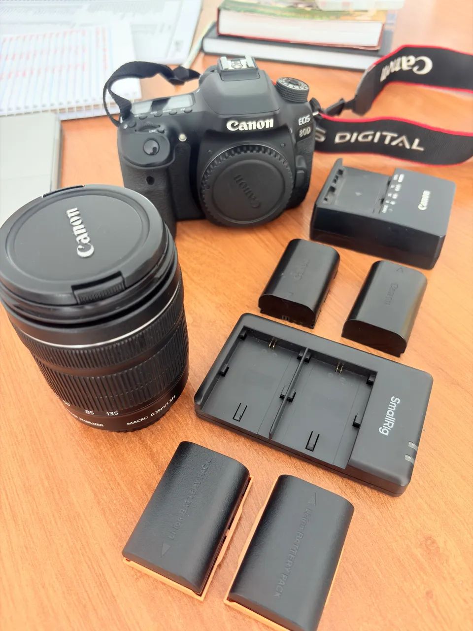 EOS 80D セット Câmera Canon EOS 80D + Lente 18-135mm + Kit Completo - Câmeras e