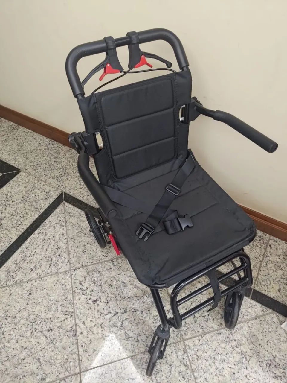 CADEIRA DE RODAS 