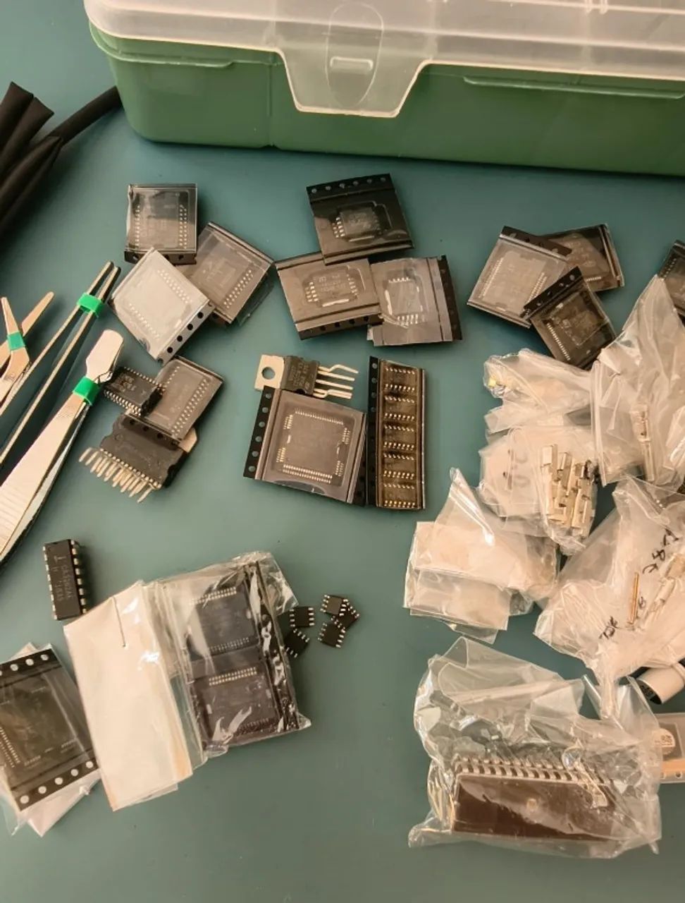 KIT COMPONENTES E FERRAMENTAS PARA CONSERTO DE MÓDULOS VEICULARES - Foto 5