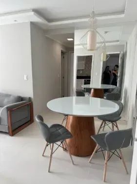 Apto mobiliado no Flamboyant com 2 quartos sendo 1 suíte
