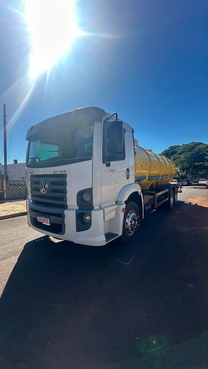 Vende se caminhão auto fossa  constellation 24.250  - Foto 6