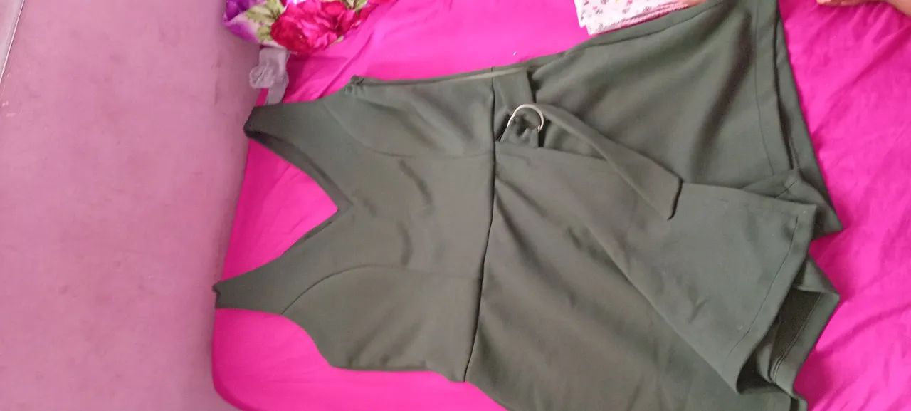 Vendo macaquinho com shorts saia
