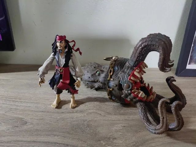 Conjunto Piratas do Caribe Jack Sparrow e Kraken. Zizzle. Figuras