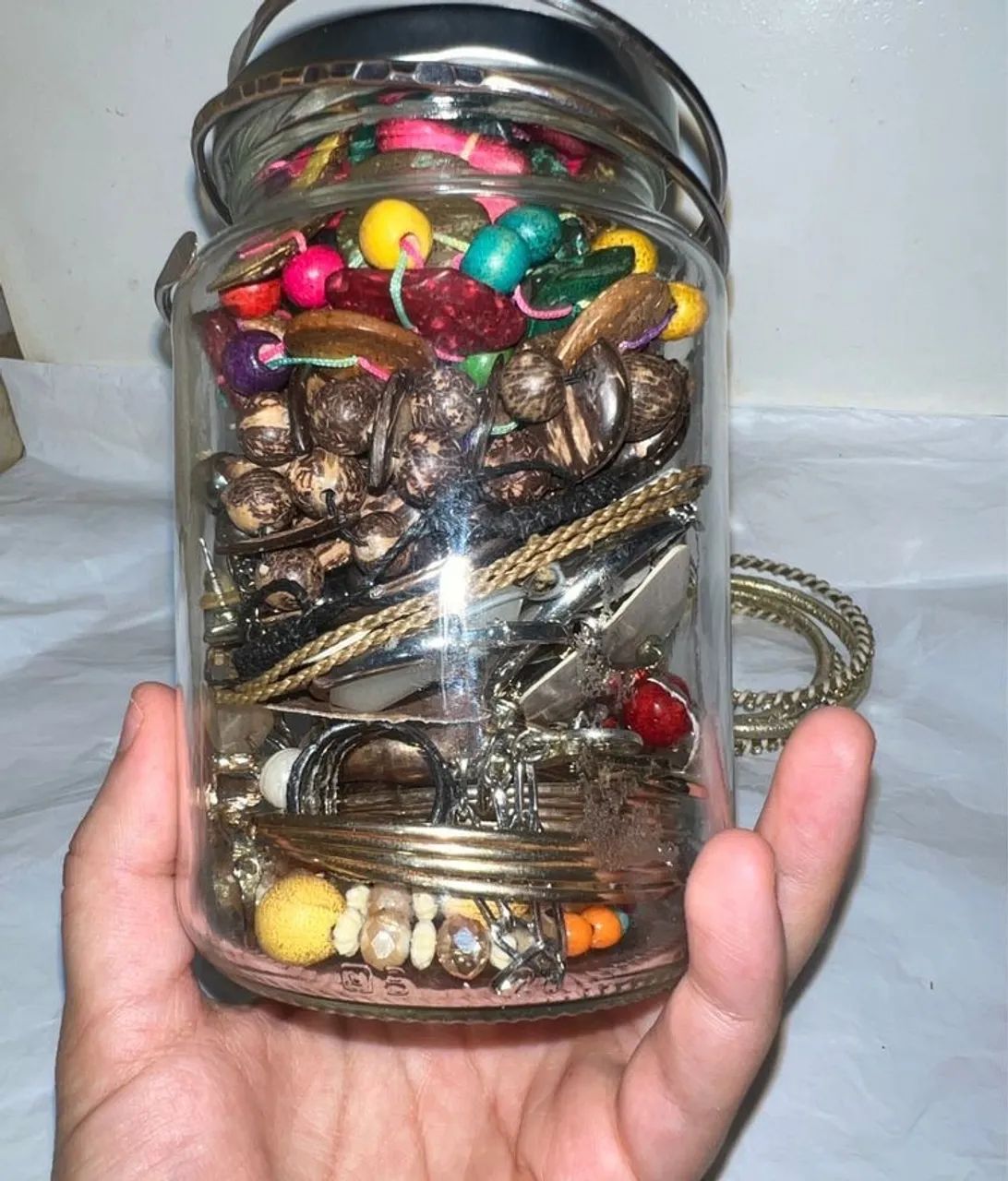 pote com joias e bijuterias variadas - Foto 2