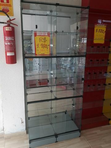 Vitrine com porta