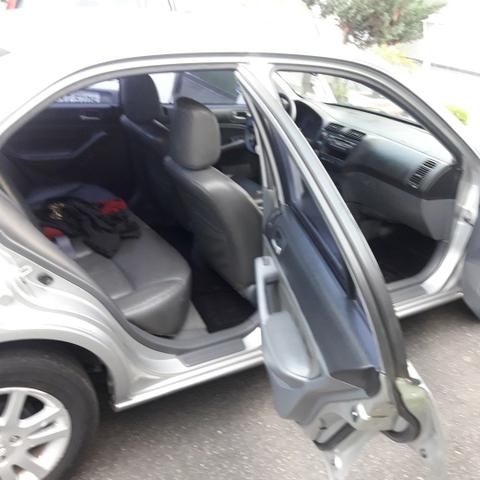 Honda Civic 2005 automático 18,600 - Foto 6
