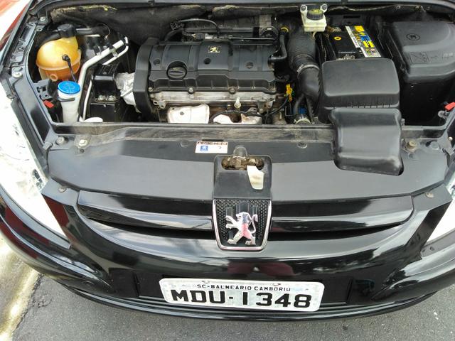 Vendo Peugeot 307 Presenc ano 2006 com ar direção airbags interior em couro valor 18000 - Foto 8