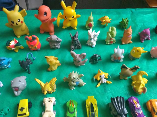 58 brinquedos mini kinder ovo e pokémon - Foto 3