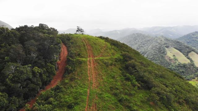 Área de 20 mil m², Escriturada, na Linda Fazenda Serra da Risca. Valores variáveis conform