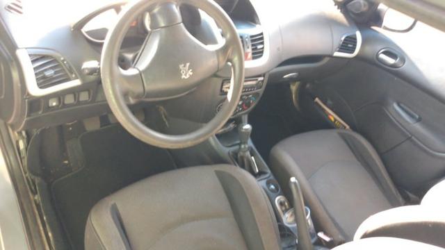 Vendo Peugeot 207 - Completo Ano 2010 - Foto 2