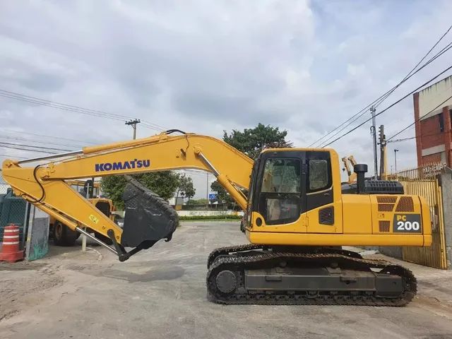 ESCAVADEIRA KOMATSU PC 200 - Máquinas pesadas para construção