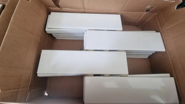 Revestimento Esmaltado Brilhante Borda Bold Chroma Off White da Portobello