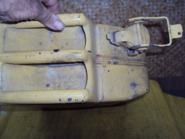 galao antigo geep outros metal ;sao 2 modelos .preço cada itens  - Foto 3