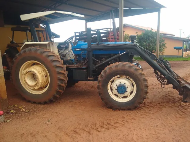 Desenhos de trator - JOHN DEERE LEVANDO A CONCHA DA NEW HOLLAND