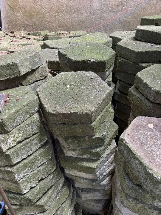 Blocos de Concreto Hexagonais - Usados 30,00 m2 (dezesseis peças) - Foto 3
