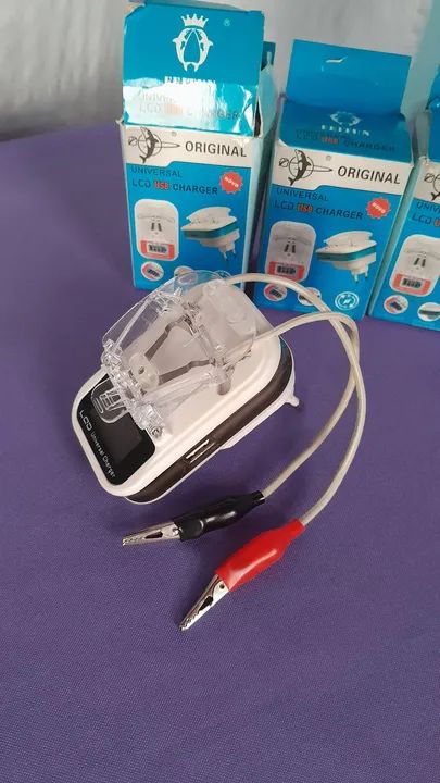 Carregador de Baterias Universal com Jacaré Celular 