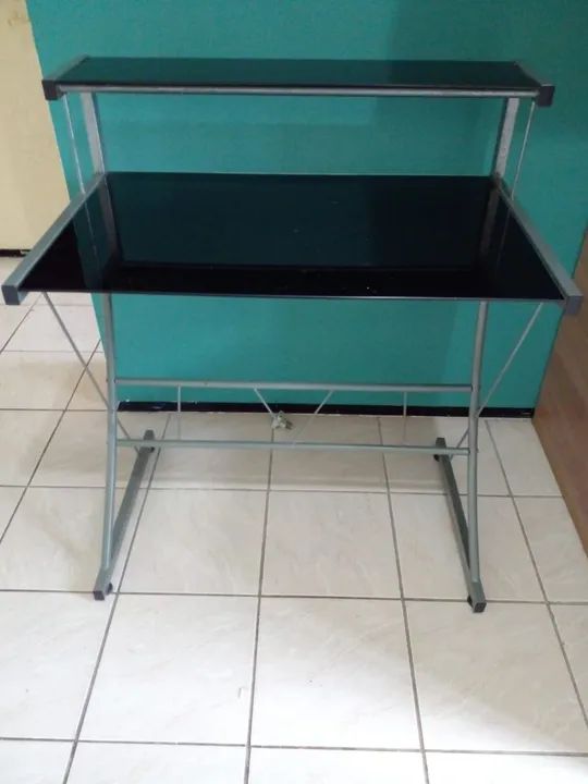 Escrivaninha em Vidro e Metal